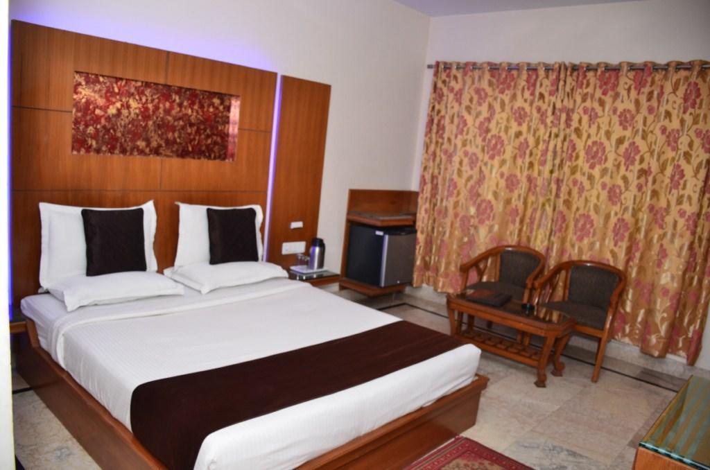 Hotel Basera Brij Bhoomi Vrindavan Luaran gambar